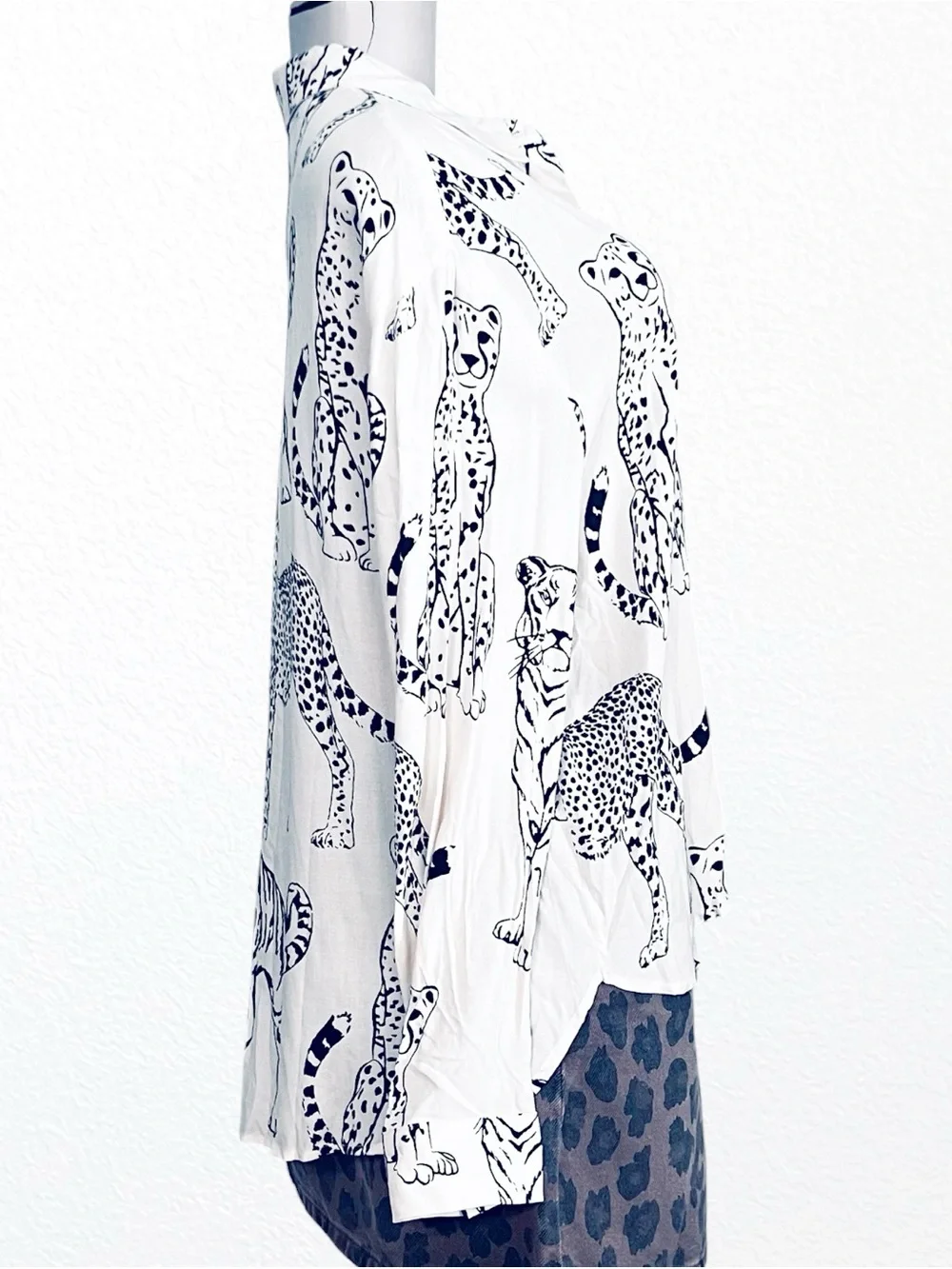 Big Cat Jungle Cat Graphic Print Button Down Shirt White + Black SZ M - Picture 8 of 10